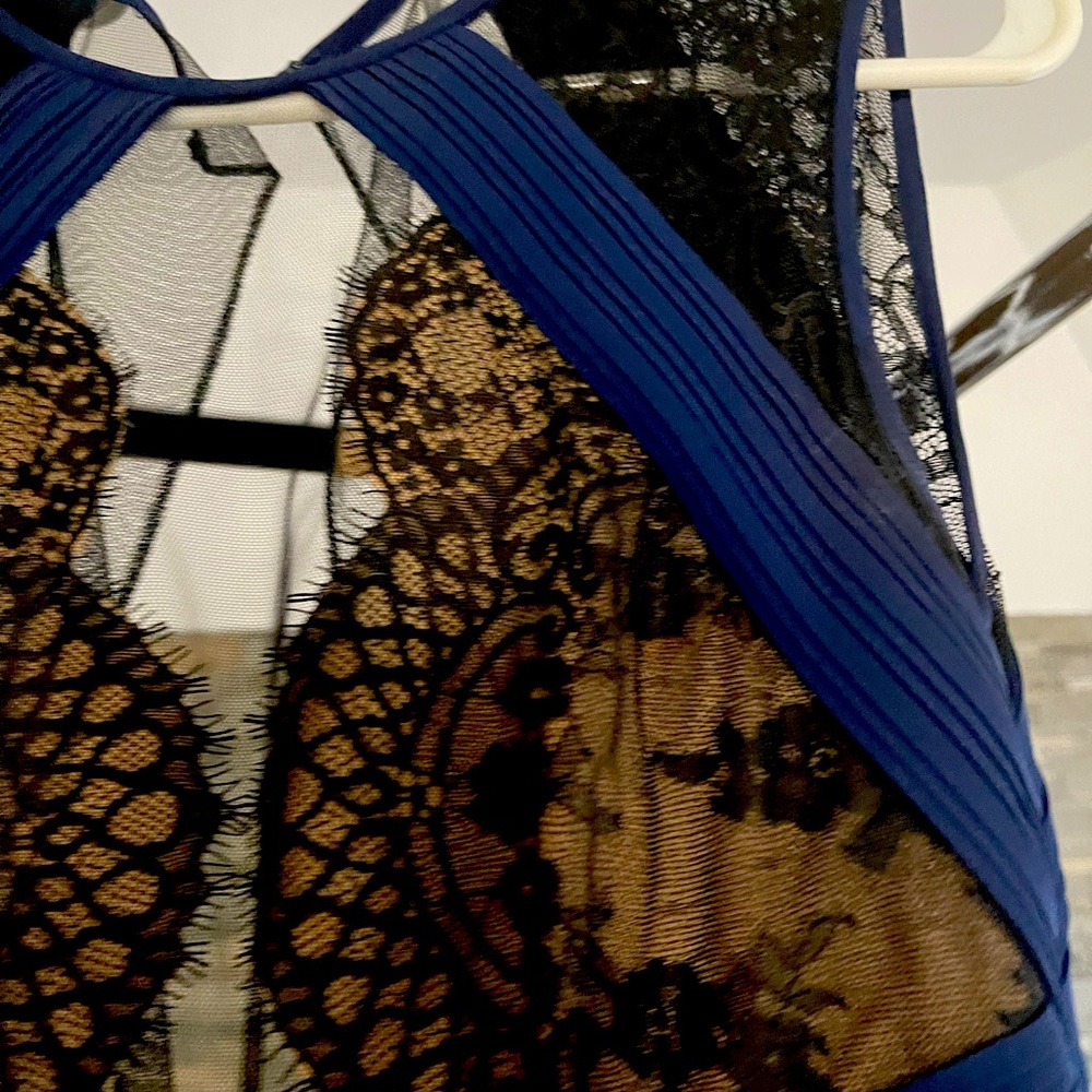 Gorgeous BCBGMaxazria lace gown brand new size S